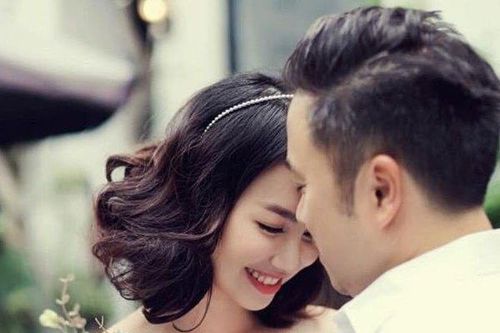 Đinh Ngọc Diệp đăng ảnh cưới kỷ niệm 4 năm kết hôn với Victor Vũ