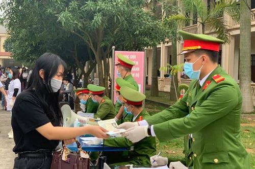 Gần 300 người hoàn thành cách ly tại Vĩnh Phúc được trở về nhà