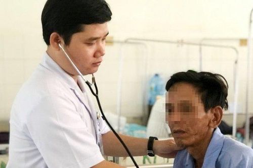 Hàm răng giả dài 4cm chui vào thanh quản, người đàn ông suýt mất mạng