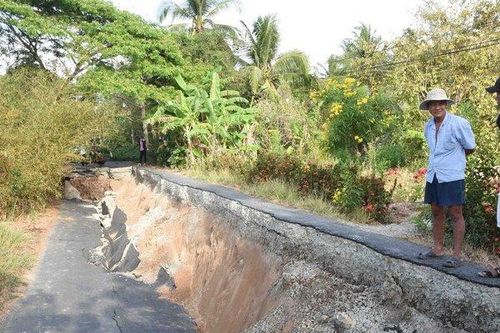 Cà Mau: Sụt lún tuyến đường Cơi 5 - Đá Bạc, giao thông bị tê liệt