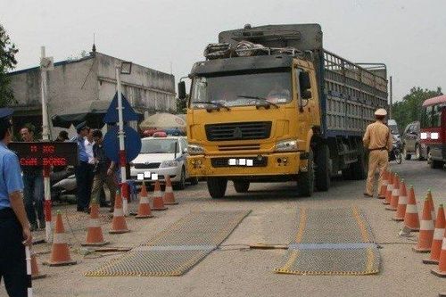 Bộ Giao thông vận tải ra chỉ thị yêu cầu xử lý nghiêm vi phạm tải trọng xe