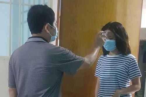 Dân chung cư TP.HCM đang cách ly: 'Cứ bình tĩnh, ai ở yên chỗ nấy'