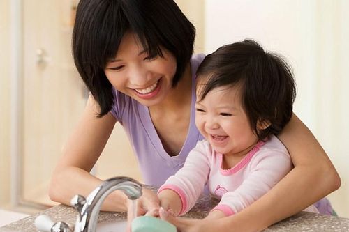 Ba yếu tố góp phần bảo vệ trẻ thơ an toàn trước dịch COVID-19