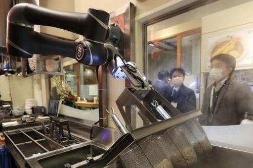 Nhật Bản thử nghiệm robot nấu mỳ soba tại nhà ga Tokyo