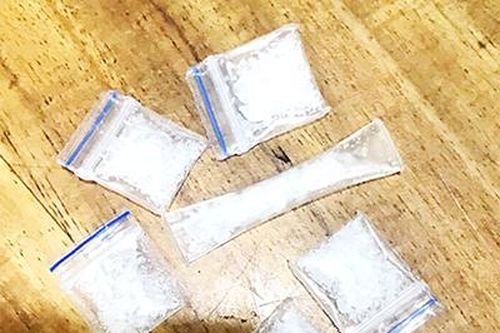 Bắt đối tượng tàng trữ 7 gói ma túy đá