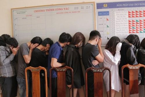 Bắt quả tang 11 đối tượng tụ tập 'bay lắc' trong khách sạn
