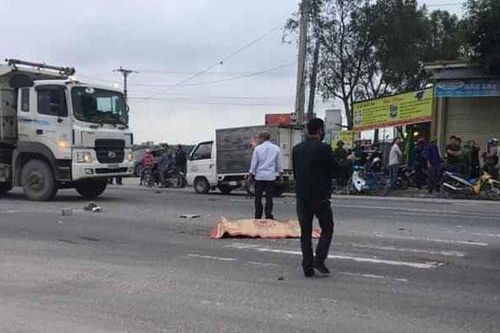 Xe 'hổ vồ' húc văng ô tô và 2 xe máy, 3 nữ sinh thương vong
