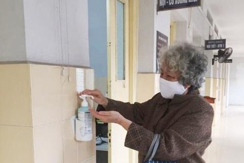 Tăng cường kiểm soát nhiễm khuẩn, người dân an tâm khi đi khám bệnh