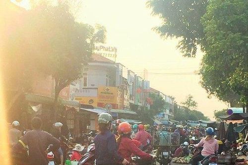 Bà Rịa - Vũng Tàu: Bát nháo cảnh buôn bán tràn lan dưới lòng lề đường ở chợ Ngãi Giao