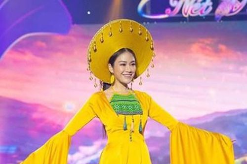 Ca sĩ Tuyết Nga hát dân ca quan họ trong MV 'Bèo dạt mây trôi'