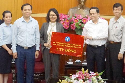 BHXH Việt Nam ủng hộ 2 tỷ đồng cho phòng chống dịch COVID-19