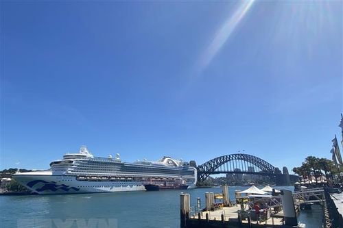 Hàng nghìn khách trên các du thuyền mắc kẹt ở ngoài khơi Australia