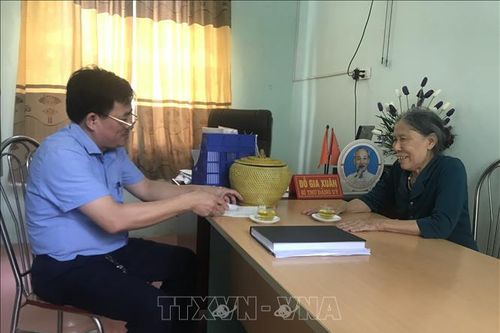 Vợ liệt sĩ gần 80 tuổi đạp xe lên xã ủng hộ tiền chống dịch COVID-19