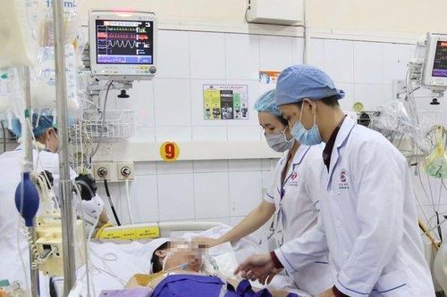 Bệnh nhân ho ra máu 'sét đánh' hiếm gặp được cứu thành công
