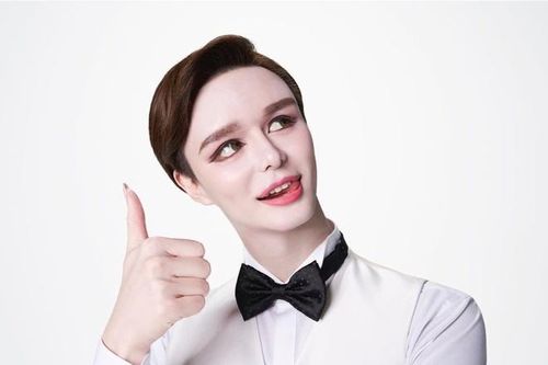 Gương mặt ngày càng quái dị của chàng trai phẫu thuật giống búp bê Ken