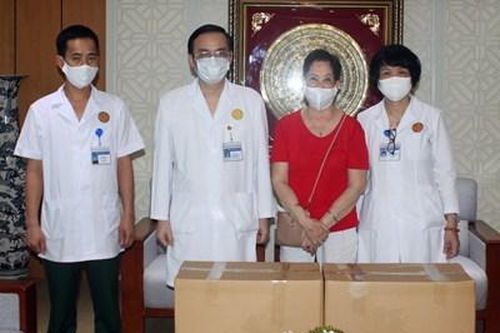Bệnh viện Quân y 354 đón nhận trang bị bảo hộ chống dịch Covid-19