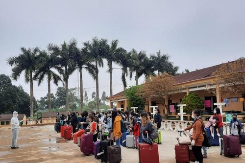 Tiểu đoàn không ngủ để đón du học sinh Việt về nước tránh dịch Covid-19
