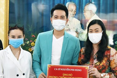 Ca sĩ Nguyễn Phi Hùng và Vy Oanh ủng hộ phòng chống dịch Covid-19