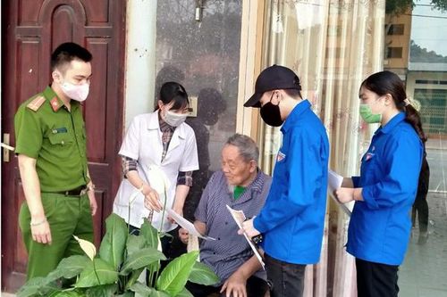 Hướng dẫn người dân khai báo y tế tự nguyện: 'Đi từng ngõ, gõ từng nhà'