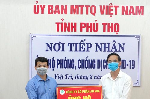 Ủy ban MTTQ tỉnh tiếp nhận 2,4 tỷ đồng ủng hộ phòng, chống Covid-19