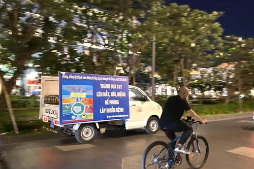 Sài Gòn đêm trước 'cách ly toàn xã hội'