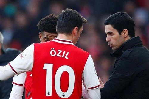 Mesut Ozil vẫn còn chỗ đứng trong đội hình mà HLV Arteta xây dựng?