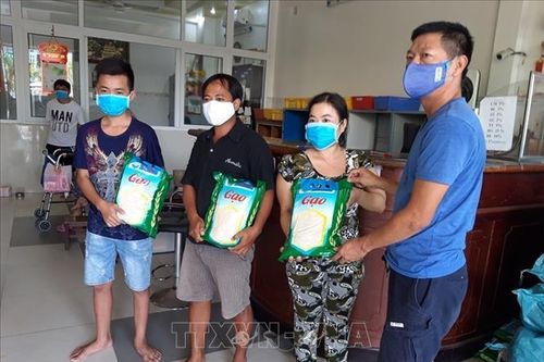 Hỗ trợ giải quyết khó khăn cho người bán vé số bị ảnh hưởng do dịch COVID-19