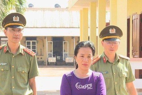 Người phụ nữ vướng vòng lao lý vì nhờ người đưa chồng, con đi lao động trái phép