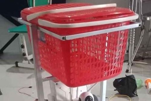 Robot vận chuyển phục vụ cho bệnh nhân khu cách ly