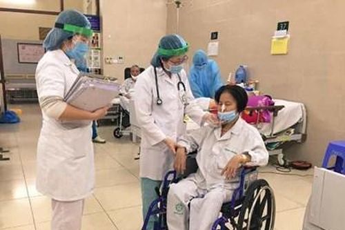 Lặng thầm, tận tụy bên người bệnh