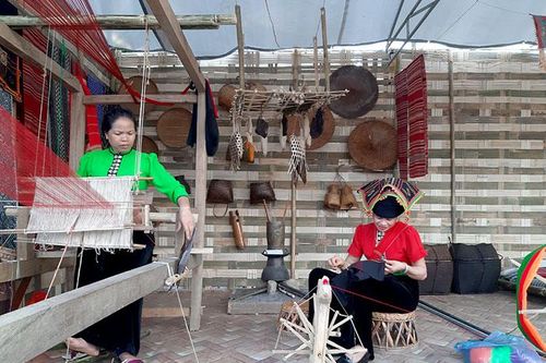 Giữ gìn nghề dệt truyền thống