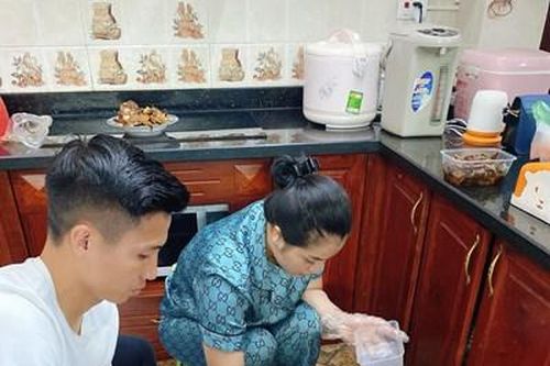 'Ông bố bỉm sữa' Bùi Tiến Dũng