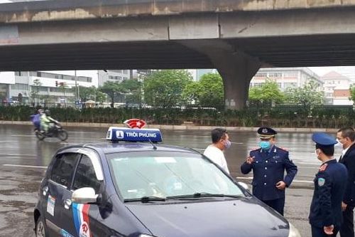 Xử phạt xe khách, taxi hoạt động trong thời gian giãn cách xã hội