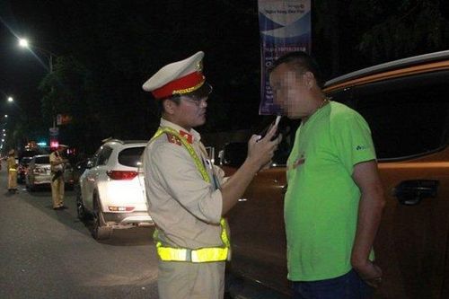 Phạt gần 40 triệu đồng thầy giáo uống rượu say rồi lái ô tô ngược chiều