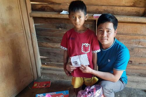 Thầy giáo âm thầm làm thiện nguyện
