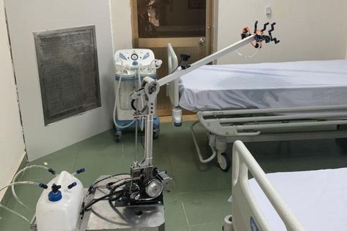 Chính thức sử dụng robot khử khuẩn phòng cách ly tại Bệnh viện dã chiến Củ Chi