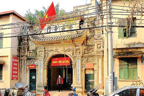 Cổng làng trong lòng Hà Nội
