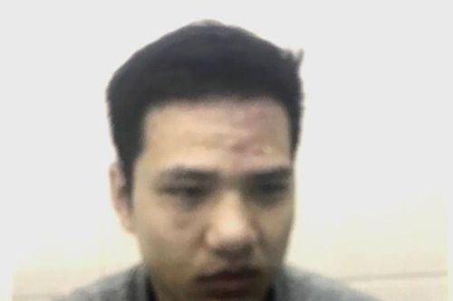 'Tranh thủ' cướp giật trong lúc chờ xe buýt