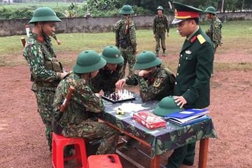 Phút giải lao của chiến sĩ mới