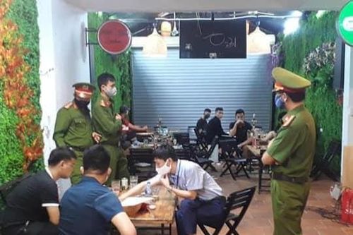 Mở bán bất chấp lệnh cấm, một quán nhậu ở Nghệ An bị phạt 7,5 triệu đồng