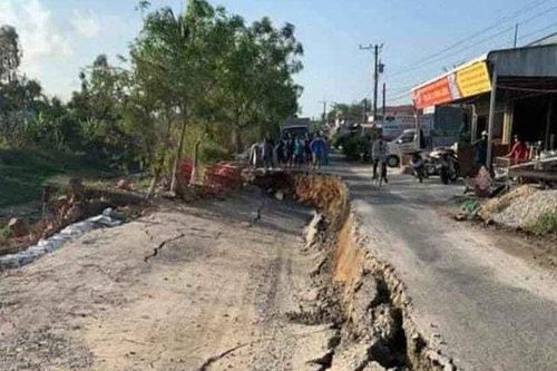 Tuyến đường ô tô về trung tâm xã ở Cà Mau tiếp tục sụt lún