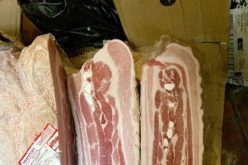 Thịt lợn nhập khẩu bán nhộn nhịp 'chợ mạng', siêu thị vẫn dửng dưng
