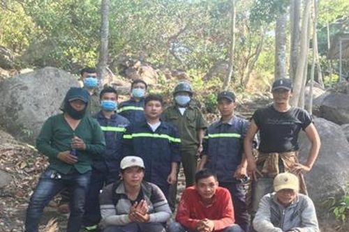 Công an giải cứu nhóm thanh niên bị lạc khi lên núi Chứa Chan hái hoa lan