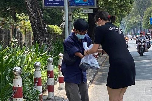 Tặng 1.000 suất cơm cho người nghèo ở TP.HCM mỗi ngày