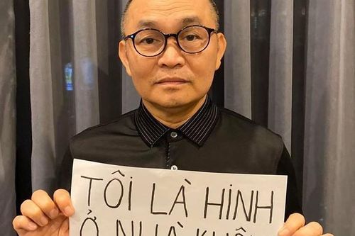 Ở nhà tránh dịch, danh hài Xuân Hinh rửa chân cho... vợ