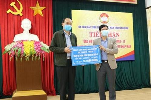Hơn 5 tỷ đồng cùng nhiều hiện vật ủng hộ công tác phòng, chống dịch Covid-19