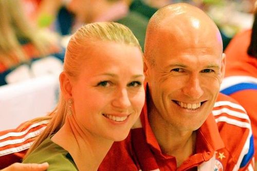 Vợ Robben khốn khổ vì nhiễm Covid-19