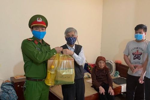 San sẻ khó khăn với người nghèo trong mùa dịch bệnh Covid-19