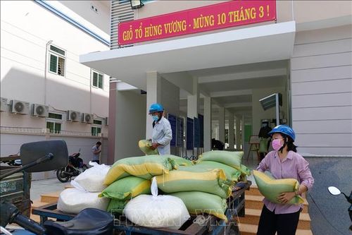 Hỗ trợ giáo viên ngoài công lập, người bán vé số bị ảnh hưởng bởi dịch COVID-19