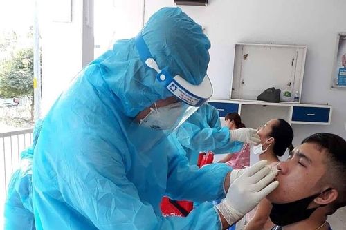 Tiếp tục triển khai việc lấy mẫu xét nghiệm Covid-19 cho công nhân